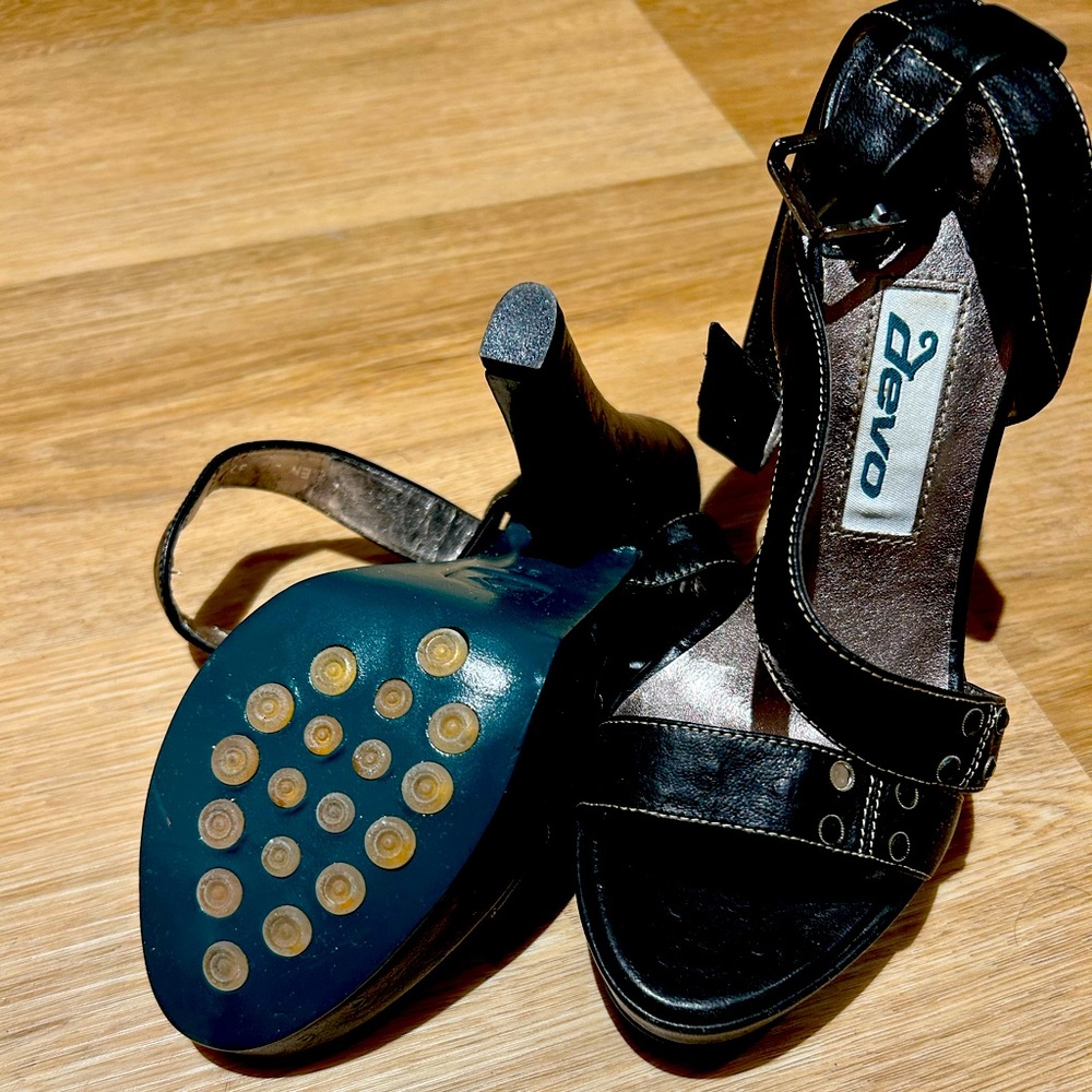 Ladies leather sandals New no tags